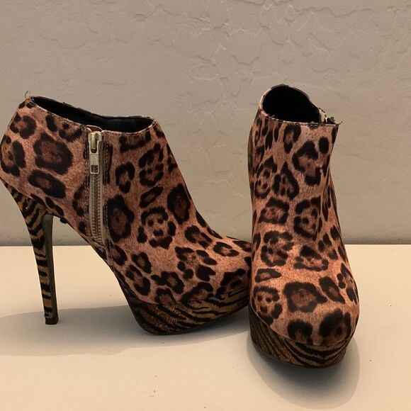 Material girl leopard print platform booties w/5 “ heel and 1 1/4” platform - Picture 8 of 12